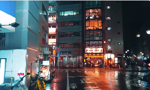 城市雨后美丽夜景走路视角视频素材