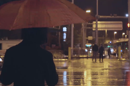 城市道路雨中打伞路人走路视频素材