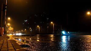 湿润的雨后夜晚道路人车流视频素材