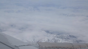 雪上上空飞机飞行视频素材