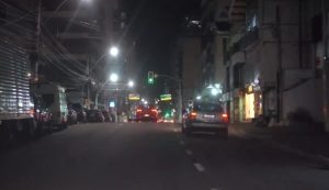 小城市夜间街边开车视频素材