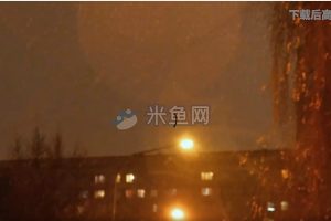 雨天小区夜晚路灯视频素材