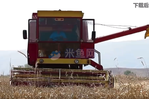 使用大型机械劳作农民机械化生产系列视频素材