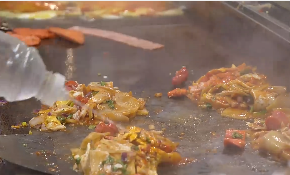 路边摊美食鸡蛋灌饼羊肉串街边小吃视频素材