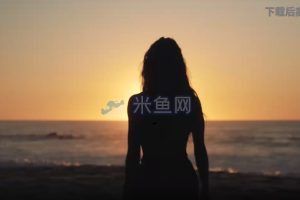 女子海边迎着夕阳跳舞短视频素材