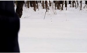 男子独自在深雪中慢走脚步走路视频素材