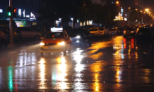 夜晚雨天车辆行驶下雨视频素材