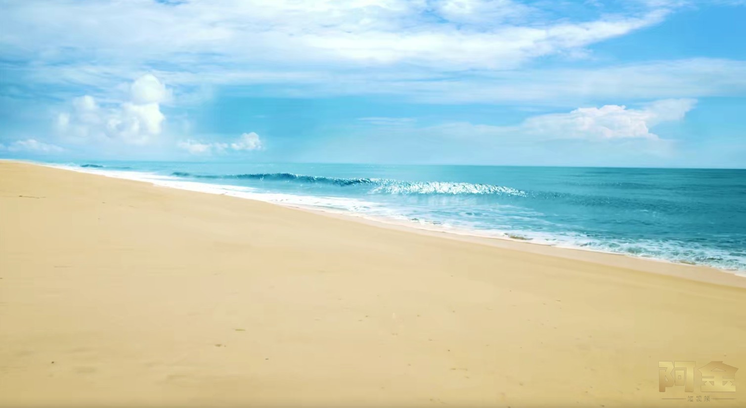 海边沙滩大海4K海浪花海洋海面黄昏海滩海水横屏风景高清视频素材插图4