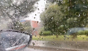 雨天行驶汽车下雨视频素材