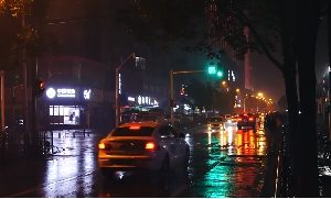 小雨路面街道下雨视频素材