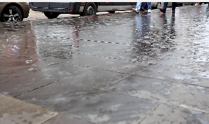 雨后街头走路视频素材