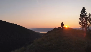 徒步高山行走励志视频素材